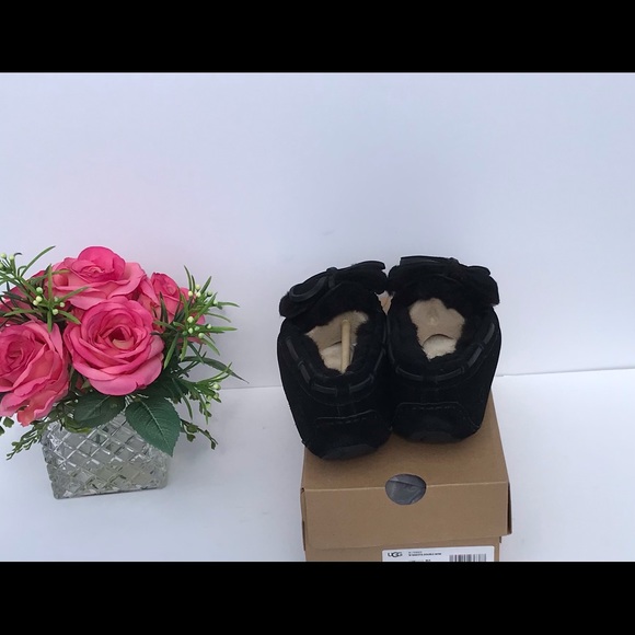 UGG Dakota Double Bow - Picture 4 of 9